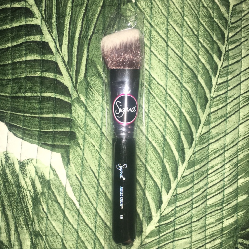 Sigma F84 Angled Kabuki